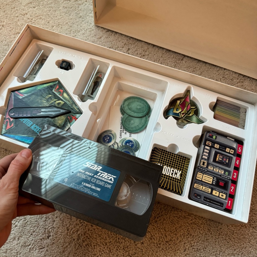 Star Trek The Next Generation Interactive VCR Board Game - Picture 12 of 14